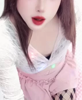 小咪肤白貌美大长腿