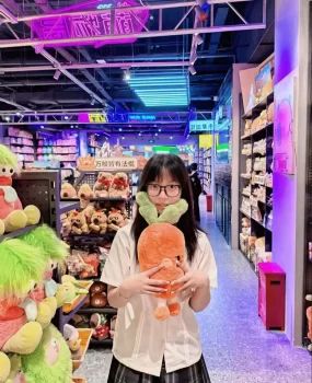 南京三点粉嫩在校大学生地陪伴游